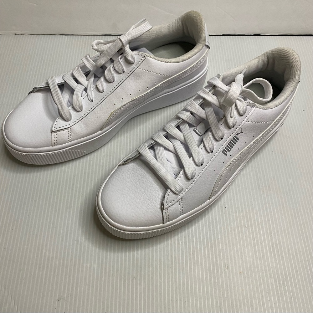 Puma Womens Classic White Low-Top Sneakers size 7.5